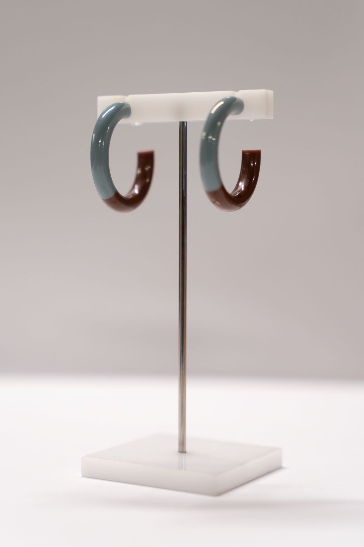 Oorbellen Duo Color Hoop dusty blue caramel