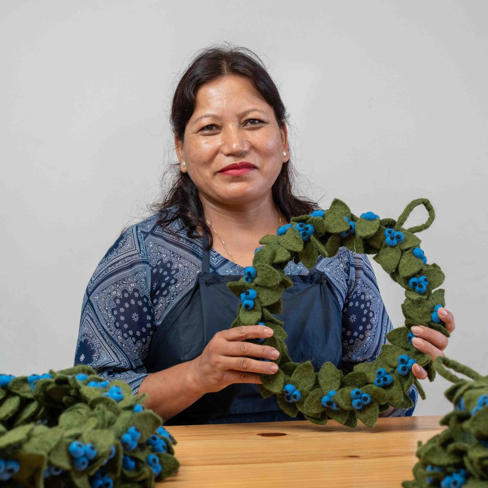 Krans XL blauwe bes vilt